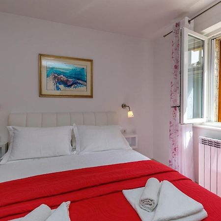 Apartments Lavizatic Porec Esterno foto