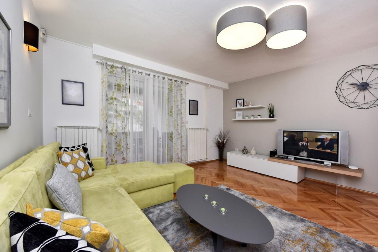Apartments Lavizatic Porec Esterno foto